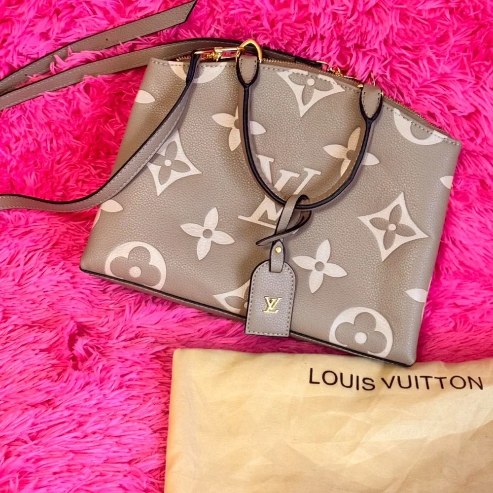 Louis Vuitton Gray Monogram Shoulder Bag - Picture 11 of 11
